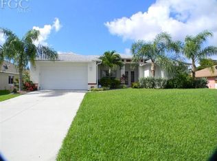 902 SW 22nd Ter, Cape Coral, FL 33991