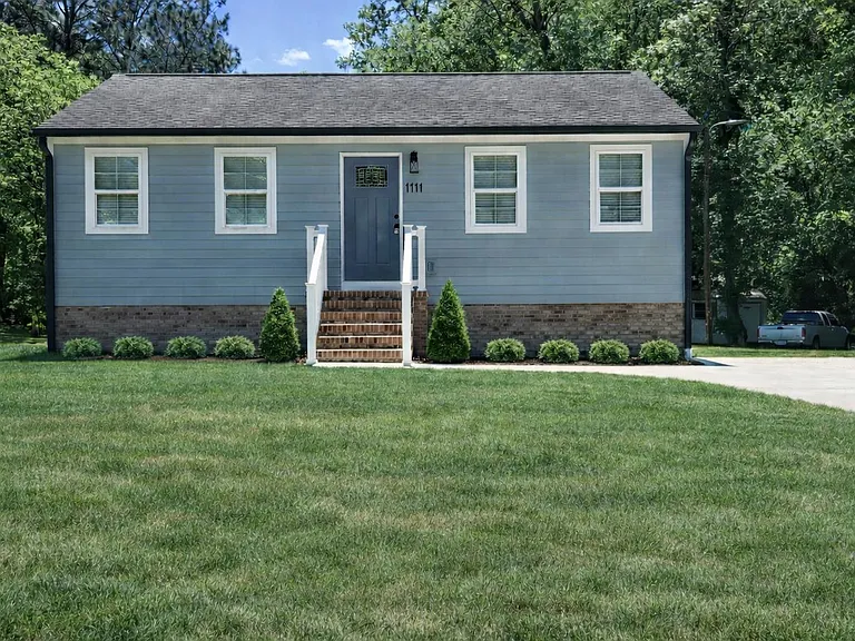 1111 Grace Ave — Photo 1