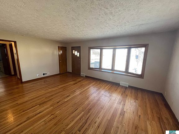 4th image of 3275 Leighton Ave