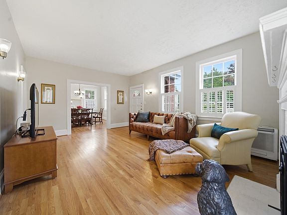 3rd image of 723 Sims Ave