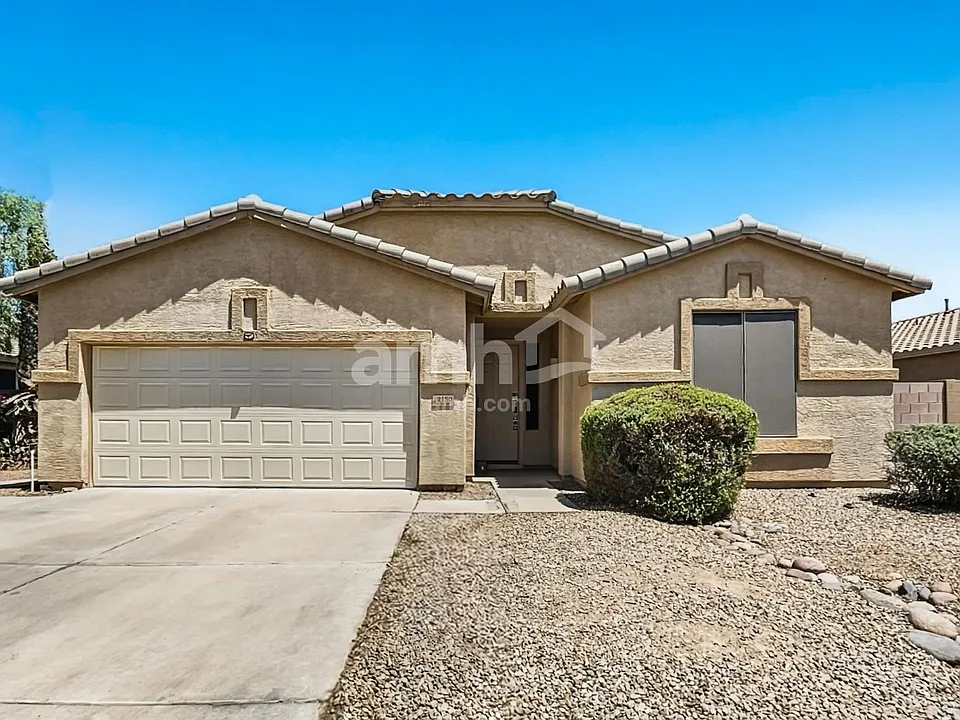2150 E Bellerive Pl