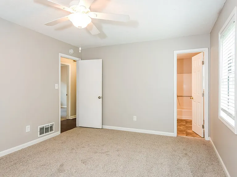 1009 Hicksmil Dr SW — Photo 10