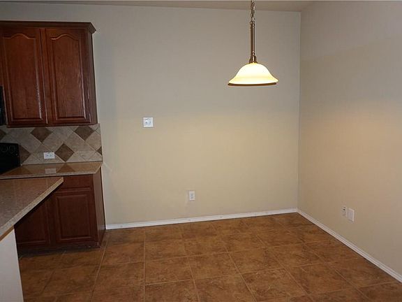4th image of 1433 Ravenwood Dr
