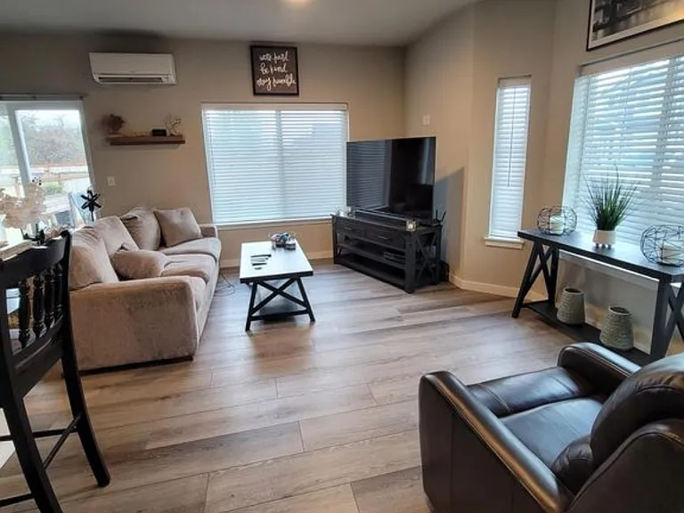 426 Raybird Ave — Photo 4