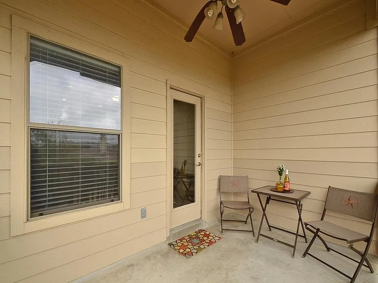 111 Miss Ashley St — Photo 28