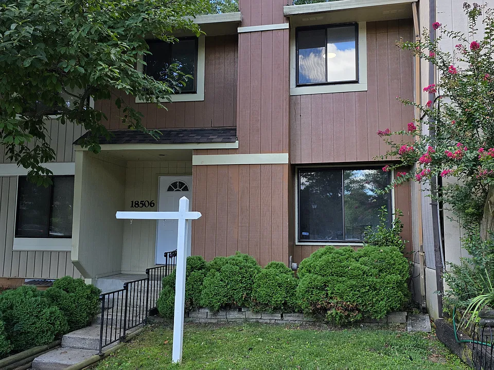 18506 Eagles Roost Dr