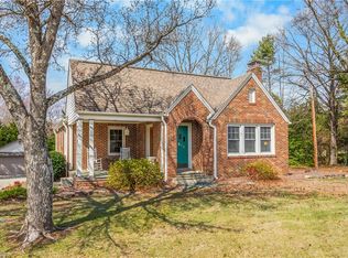 1916 Guilford College Rd, Jamestown, NC 27282