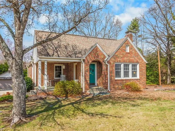1916 Guilford College Rd, Jamestown, NC 27282