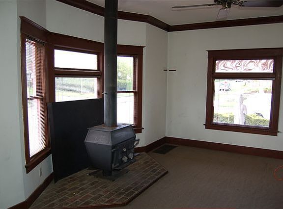 3rd image of 2153 S Ainsworth Ave