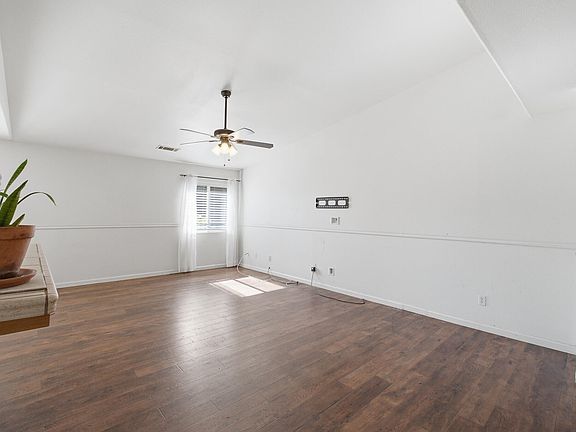 5th image of 1008 S Laguna Street