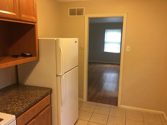 2nd image of 4931 Briar St