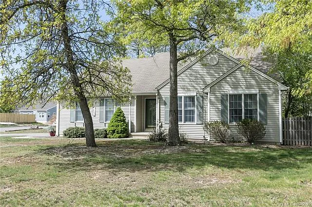 196 Compass Rd photo 1