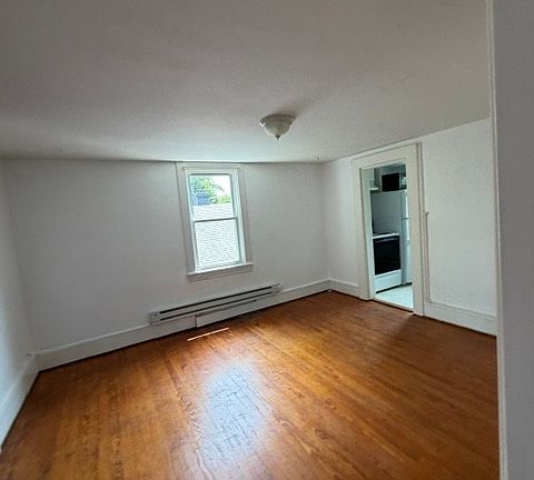 4th image of 25 Murray Ave #3