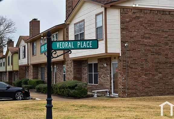 2nd image of 917 Vedral Pl