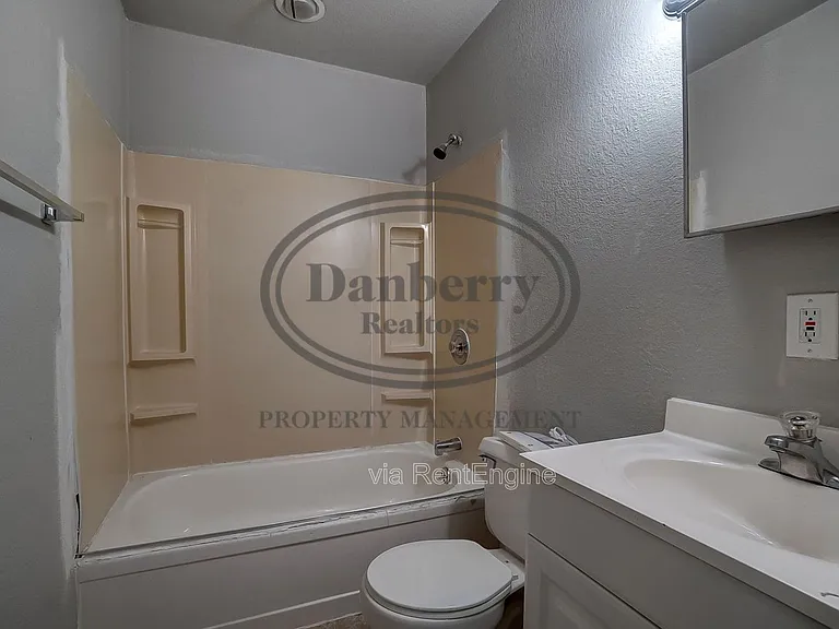 1017 Searles Rd — Photo 17