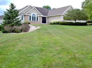 1257 Williams Dr, Mukwonago, WI 53149