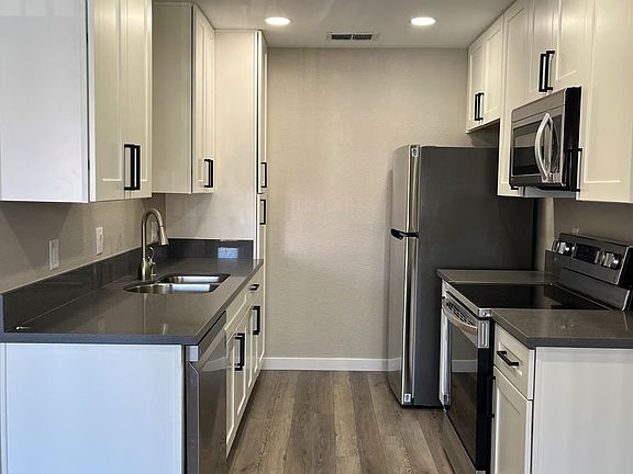 5th image of 1117 Willow Tree Dr Unit D
