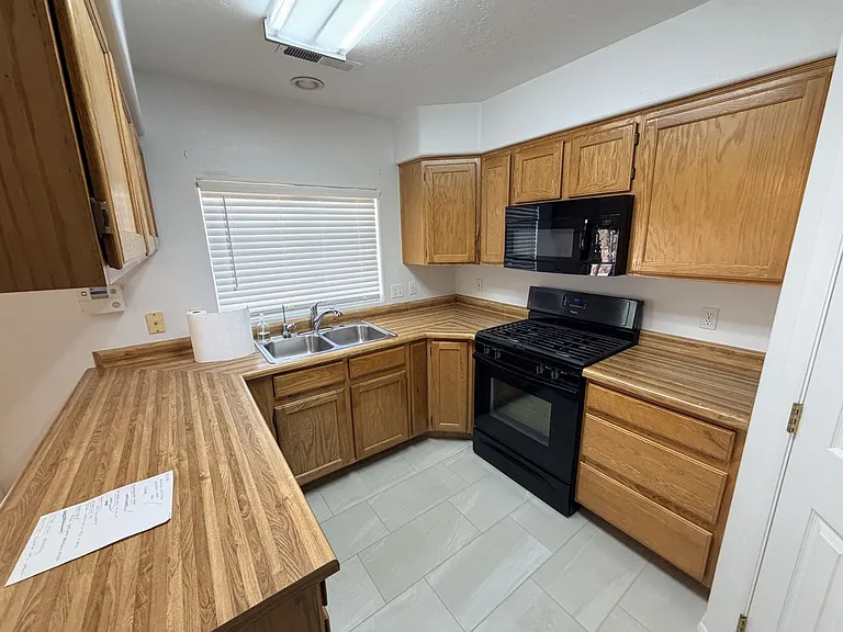 204 N 2000 E — Photo 6