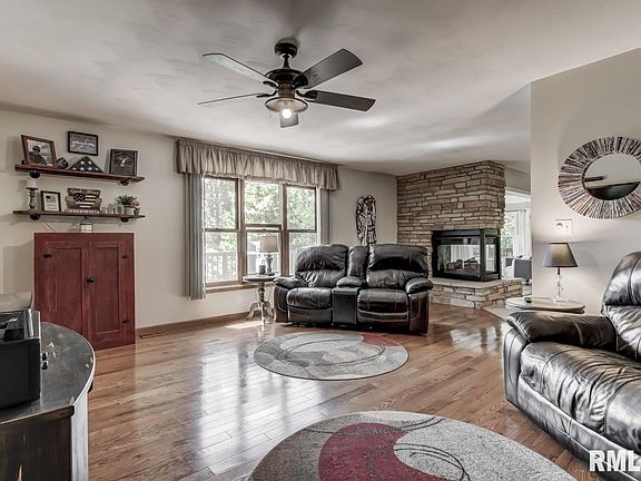 3rd image of 19235 Wisteria Ln