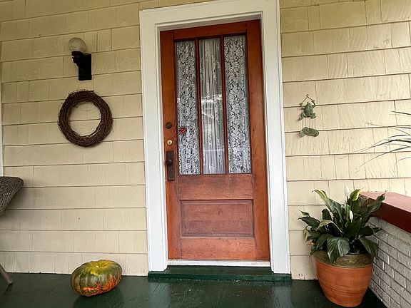 2nd image of 132 Prospect St