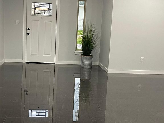 5th image of 621 E Nassau Ave #2