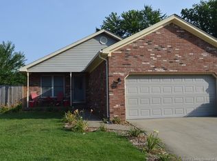 4213 Treesdale Dr, Sellersburg, IN 47172