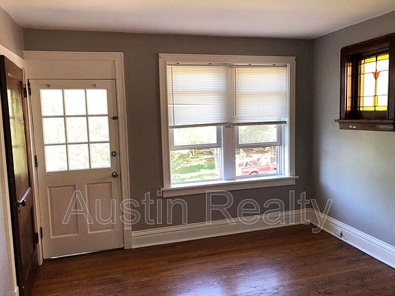 5th image of 4949 Lindenwood Ave Floor 2