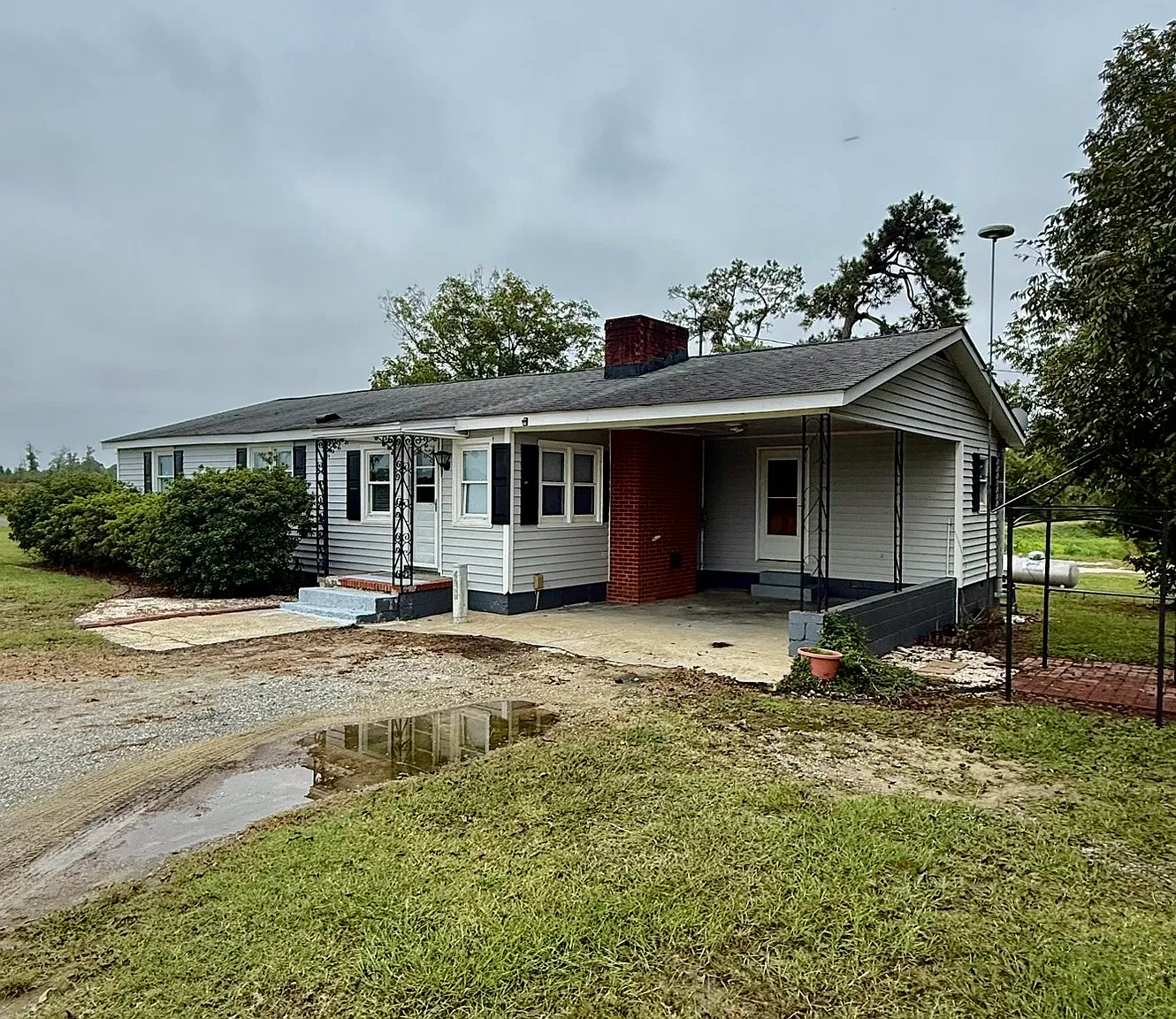 3 bed, 1.5 bath, 1336 sqft, $1,300 — Photo 3