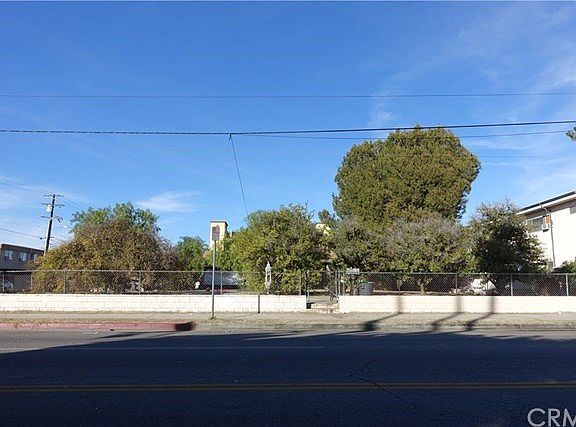 2nd image of 15755 Saticoy St