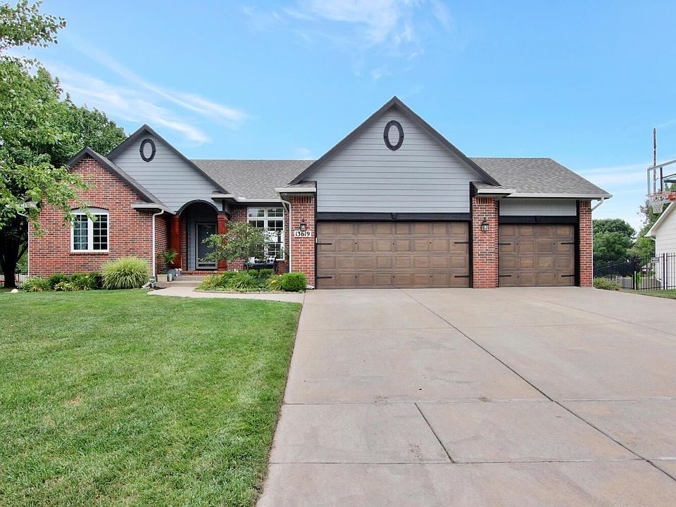 1st image of 13619 W Highland Springs Ct