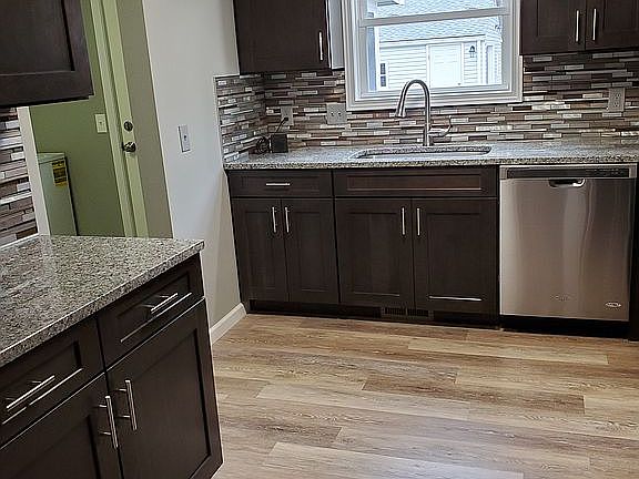 4th image of 24353 Hedgewood Ave