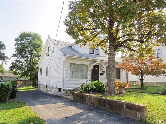 3rd image of 709 Hoffmeister Ave