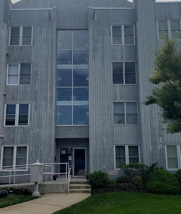 1st image of 5215 Le Parc Dr #2