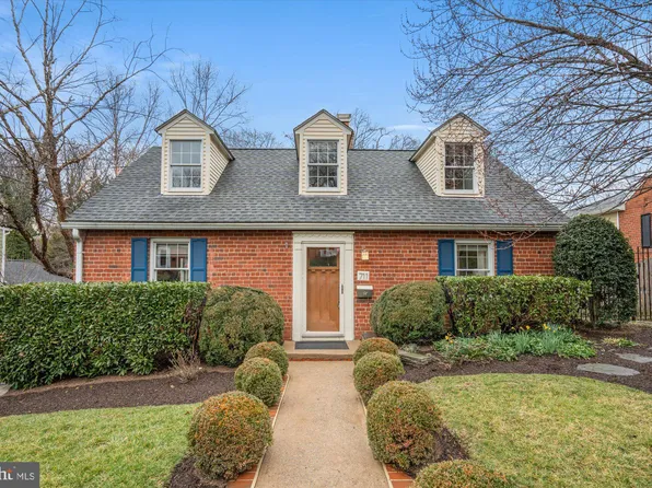 711 Upland Pl, Alexandria, VA 22314