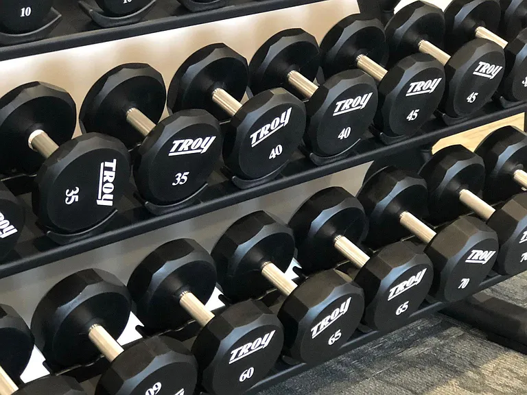 24/7 fitness center - Weight Room