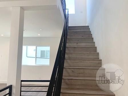 3rd image of 10910 Hesby St #B