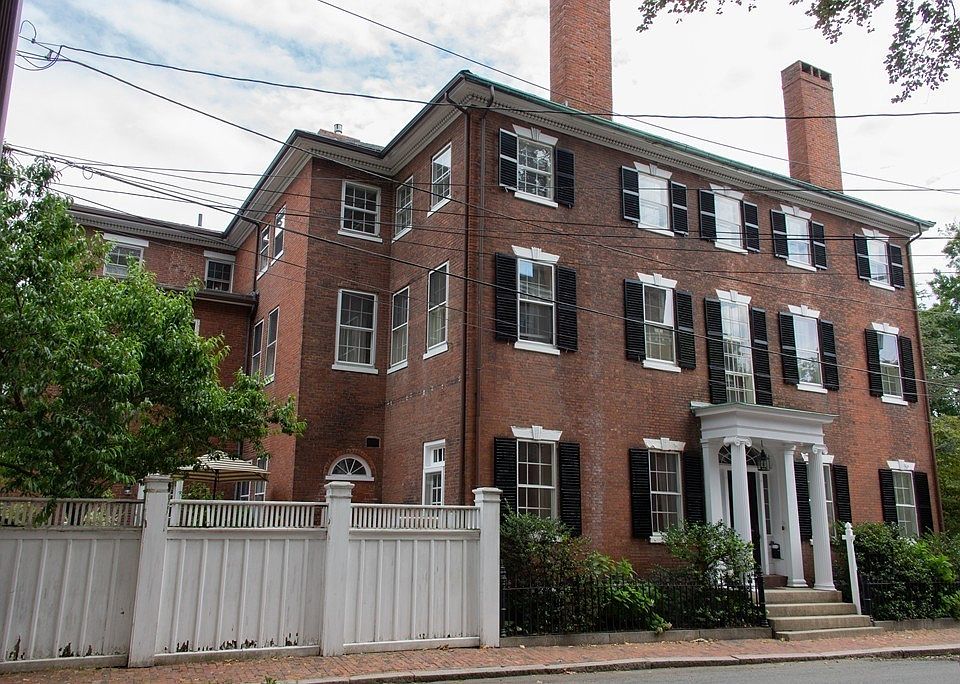 2 Oliver St, Salem, MA 01970 | Zillow