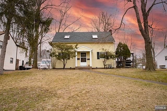 1st image of 415 Demarest Ave #2