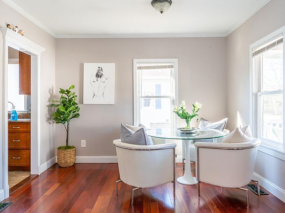 5th image of 25 Harbor Villa Ave