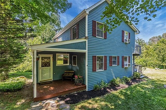 1st image of 10 Deerfield Ln