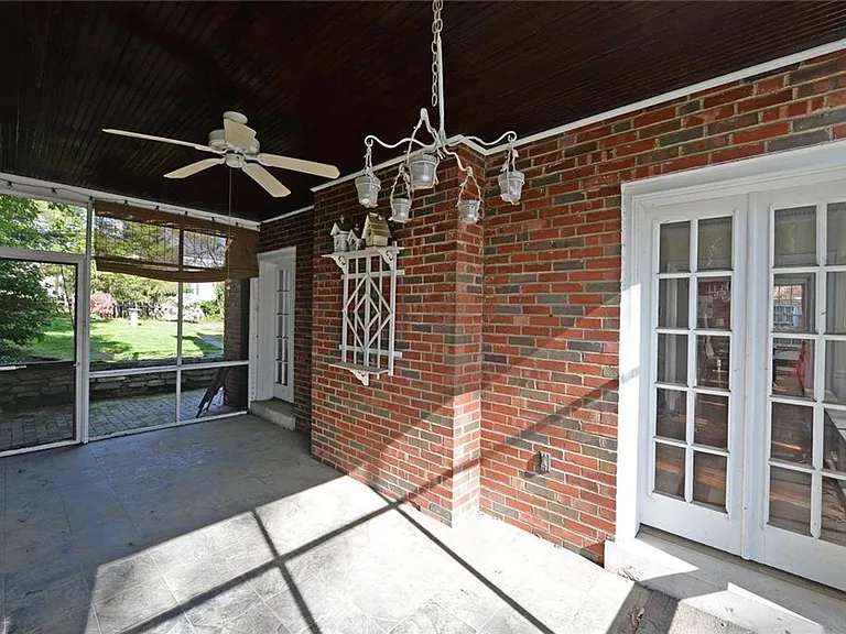 31 Algonquin Wood Pl — Photo 36