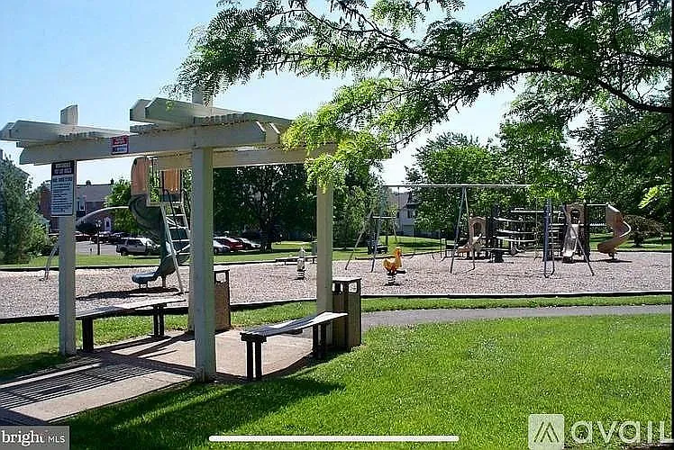 2308 Lexington Ct — Photo 8
