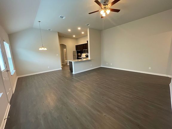 3rd image of 413 Emma Dr