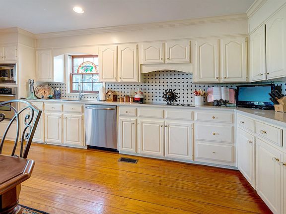 2nd image of 641 Windwood Dr