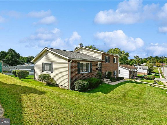3rd image of 6739 Fox Meadow Rd