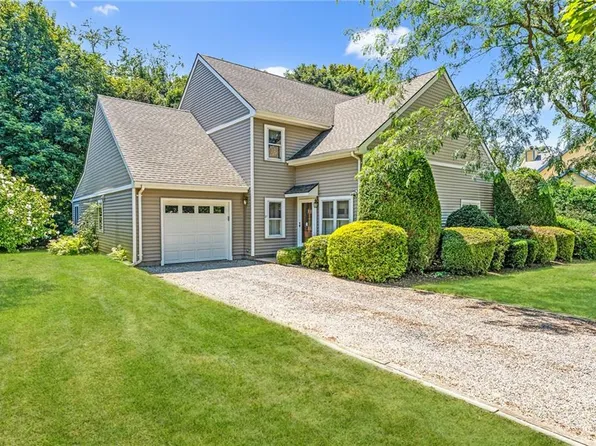 21 Captains Dr, Westerly, RI 02891