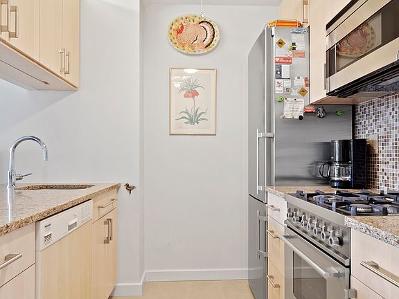 5th image of 500 W 43rd St APT 30B