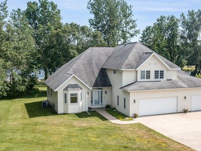 1028 Isabella Vista Dr, Lake Isabella, MI, 48893