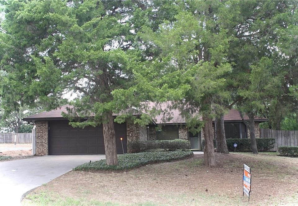 1st image of 1711 Oak Hill Dr
