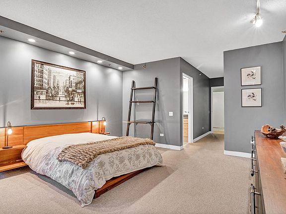 4th image of 512 N McClurg Ct APT 1404
